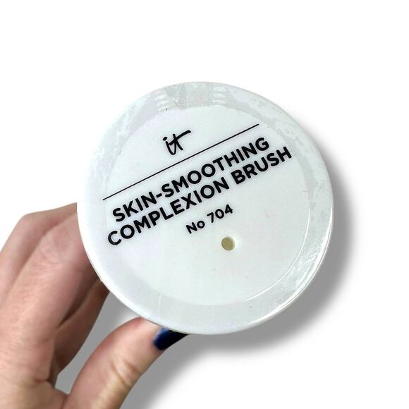 IT Cosmetics NEW #704 Heavenly Skin Skin-Smoothing Complexion Makeup Brush - Picture 8 of 10